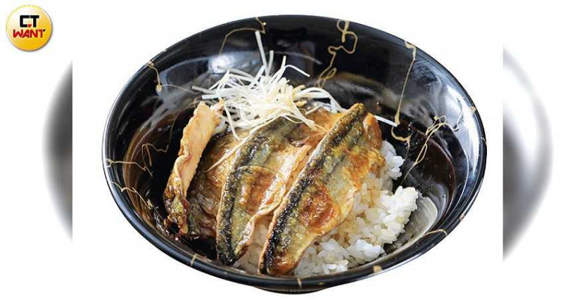粗料細做的蒲燒秋刀魚飯，大大提升秋刀魚的價值感。（攝影／馬景平）