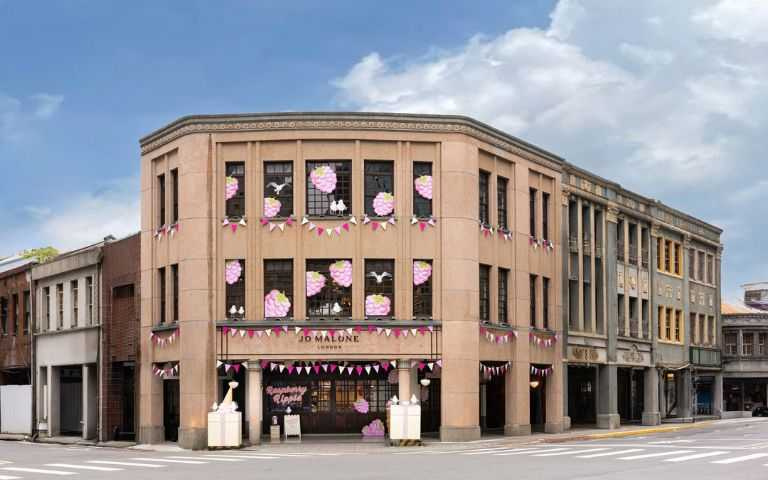 盛夏限定！Jo Malone London覆盆莓奶霜冰淇淋快閃店 建築外觀。（圖／ Jo Malone London提供）