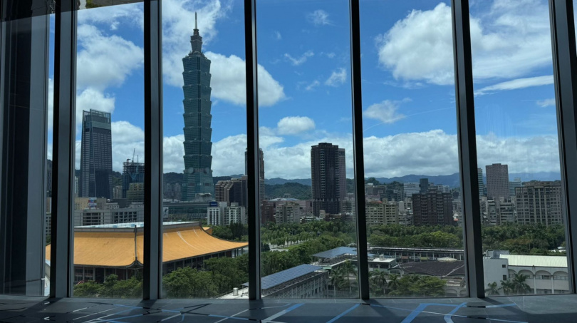 從大巨蛋七八樓拍過去101就是最棒的打卡景點(圖/tingting攝影)