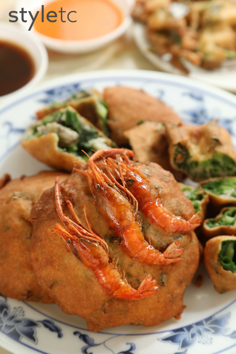 使用水里野生溪蝦製作的蝦嗲，口感特別酥脆鮮美。（50元）（圖／于魯光攝）