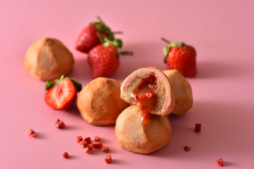 季節限定的「草莓流心酥」嚴選台灣大湖草莓、台農3號土鳳梨調製內餡。