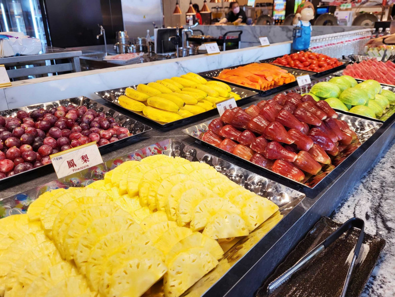 推出『寶島超狂水果季』，由原先5種水果選擇，增加至達8種–12種以上當季水果，當日產地直送，免加價、爽嗑吃到飽。