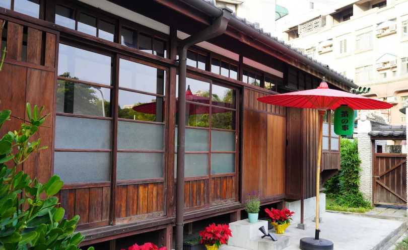 本田三一宅修復後成為舒適又具有質感的茶館空間。