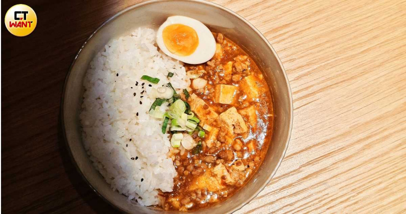 「川味麻婆豆腐飯」。(320元,圖/魏妤靜攝)