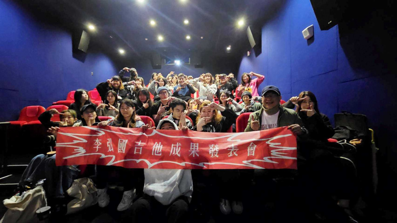 宋柏緯鐵粉們周末特地包場舉辦「李弘國吉他成果發表會」力挺《那張照片裡的我們》。（圖／瀚草文創GrX STUDIO提供）