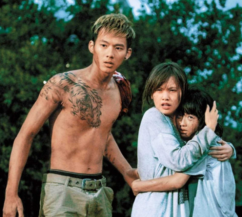與楊丞琳合作的《紅衣小女孩2》，是吳念軒的第一部電影作品，他憑「虎爺」一角迅速竄紅。（圖／社外提供）