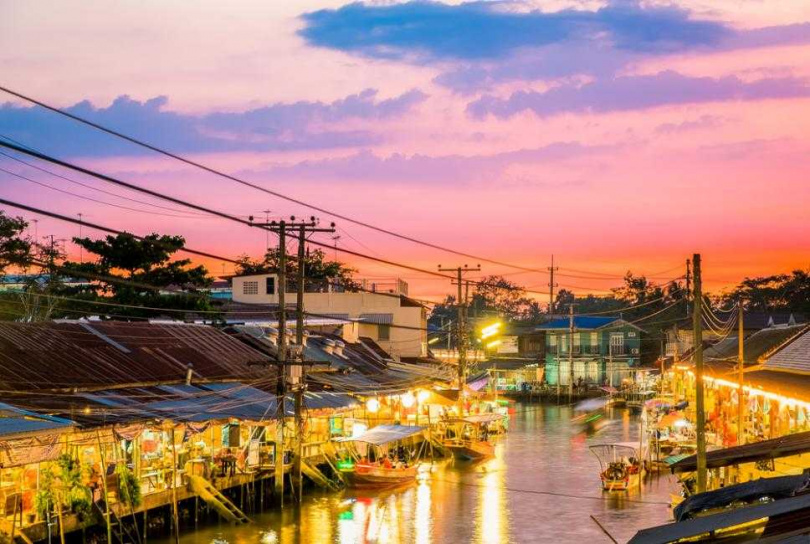 泰國推出體驗行程買一送一起優惠，包含「曼谷美功鐵道＆水上市集一日遊」、「大城瑪哈泰寺一日遊」、「北碧府桂河大橋一日遊」。