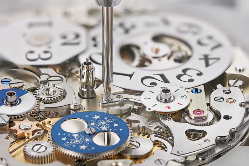 LANGE & SÖHNE「Datograph Perpetual Tourbillon」陀飛輪萬年曆腕錶機芯，掣停裝置以一顆螺絲固定，以固定閏年轉盤。（圖片提供╱LANGE & SÖHNE）