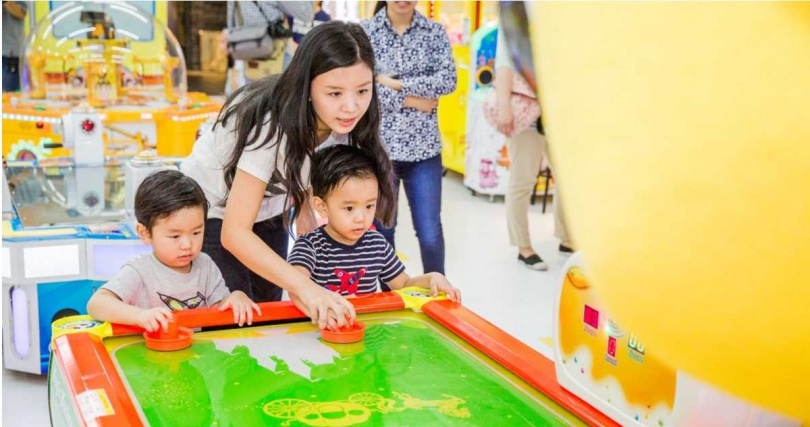 搶攻夏日親子族群，入住六福萬怡酒店贈送奇樂多樂園優惠券。（圖／六福旅遊集團提供）