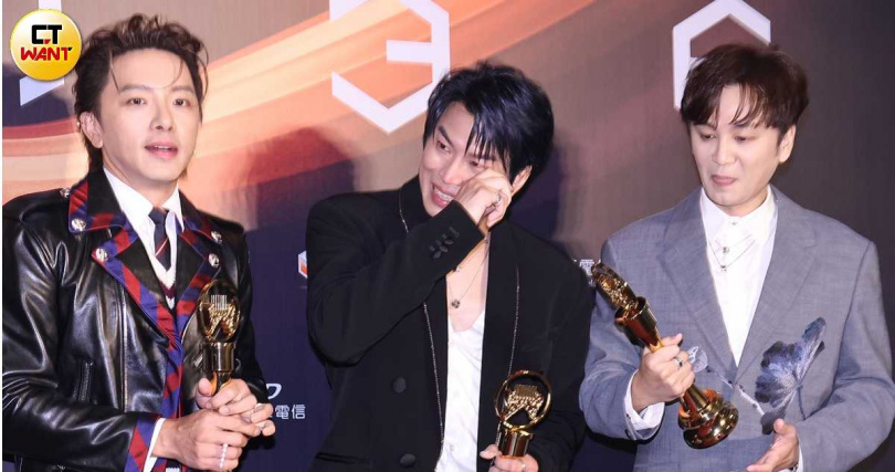 阿弟淚崩感謝老婆的支持。（圖／本刊攝影組）