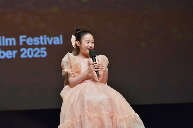 主演之一的葉子绮接連用韓文與英文問候觀眾，獲得全場驚嘆掌聲及歡呼。（圖／光年映畫提供）