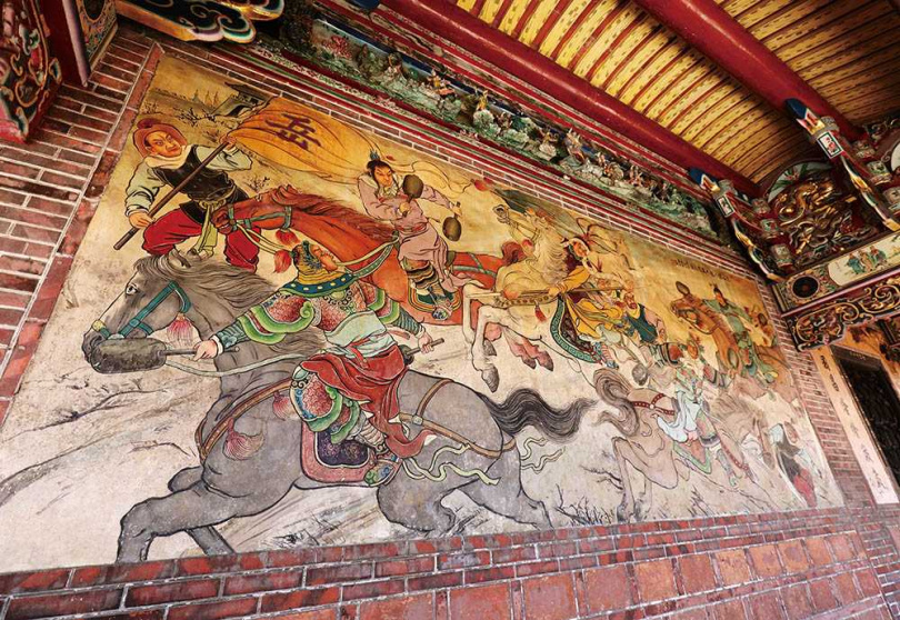 《朱仙鎮八槌大戰陸文龍》是潘麗水留下的壁畫巨作之一。（圖／于魯光攝）