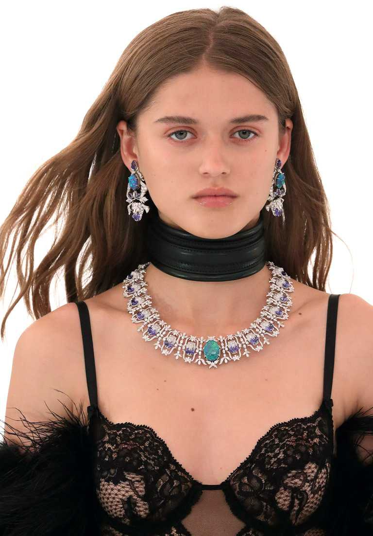 GUCCI於4月份攜手Balenciaga舉辦的《ARIA時尚詠歎調》百年大秀中，模特兒皆佩戴「Hortus Deliciarum歡愉花園」系列高級珠寶，將奢華與時尚完美融合。（圖╱GUCCI提供）