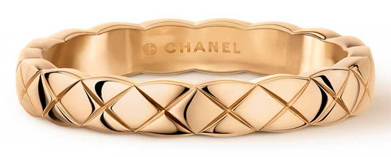 CHANEL「COCO CRUSH」戒指，窄版款，18K Beige米色金╱44,000元。（圖╱CHANEL提供）