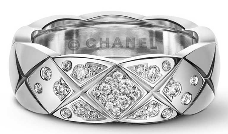 CHANEL「COCO CRUSH」戒指，小型款，18K白金鑲嵌鑽石╱153,000元。（圖╱CHANEL提供）