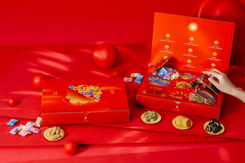 「春趣饗樂—戳戳樂禮盒」以九宮格設計串起年節的習俗故事。（圖／舊振南提供）