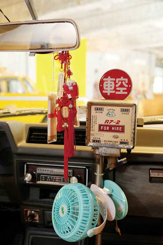 70年代的台灣計程車，內裝復刻當年況味。（圖／于魯光攝）