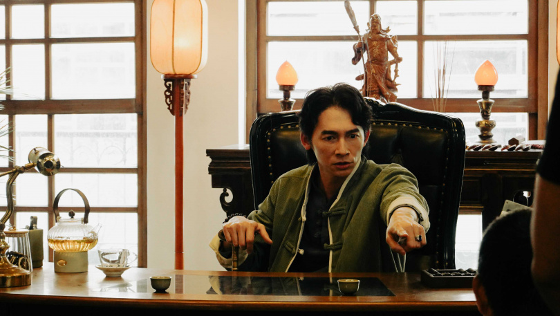 温昇豪在電影《大仙尪仔》中飾演黑道老大南哥。(圖/公視台語台)