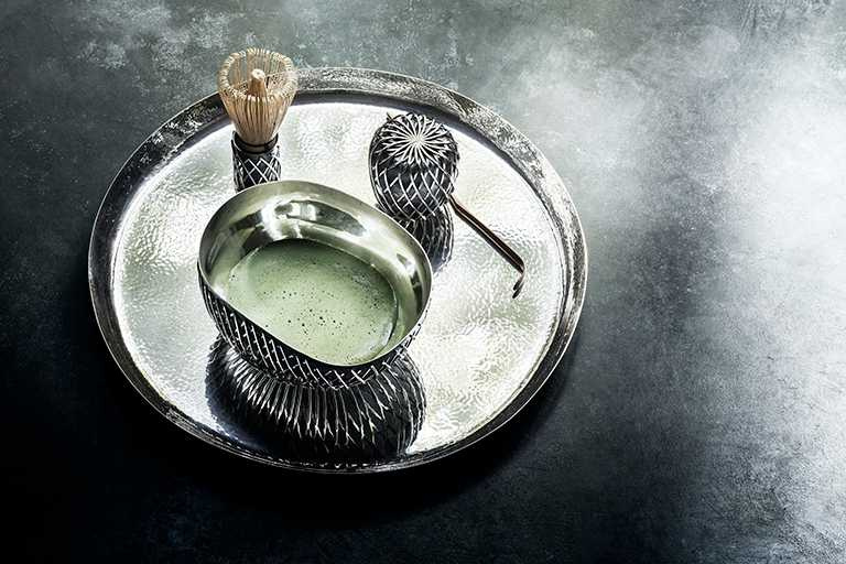 GEORG JENSEN「KUSA銀雕茶組」，設計師隈研吾（Kengo Kuma）作品╱2,450,000元。（圖╱提供GEORG JENSEN）