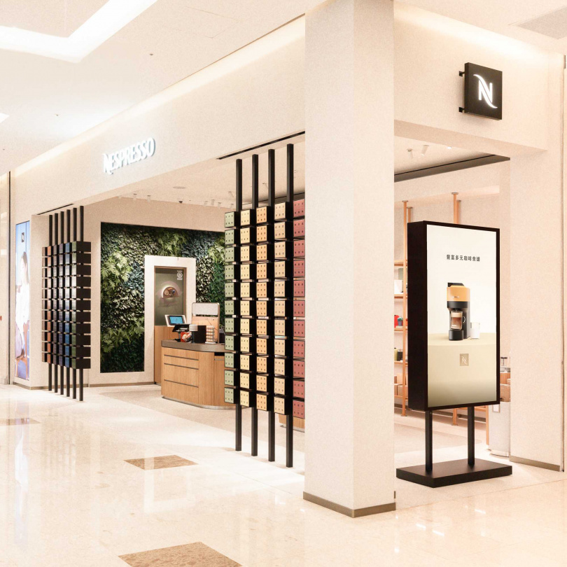 Nespresso新竹科技體驗精品店全店亦導入電子櫥窗科技，提供大家更貼心的選購與客製化服務體驗。