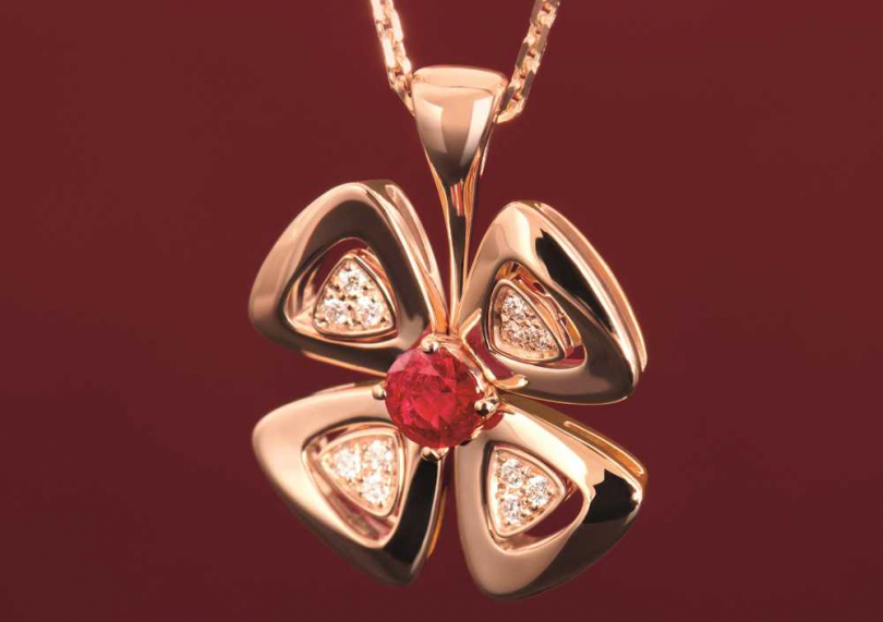 BVLGARI「Fiorever系列」玫瑰金紅寶石與鑽石項鍊╱149,000元（圖片提供╱BVLGARI）