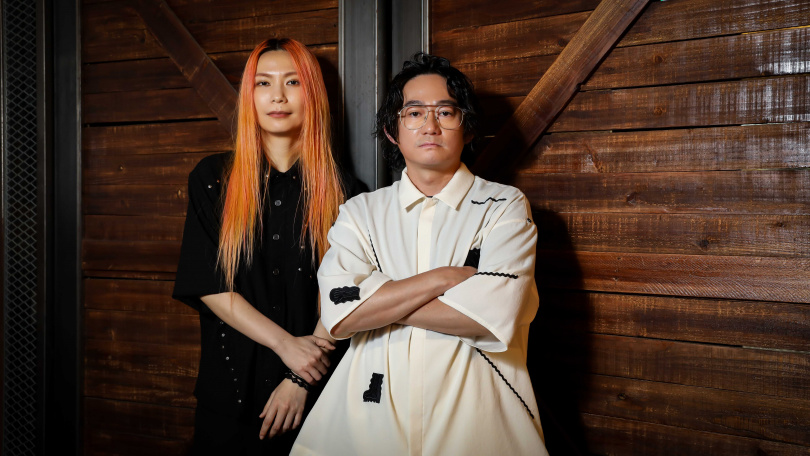 前源與惠婷都隨身帶著保健品。(圖/侯世駿攝)