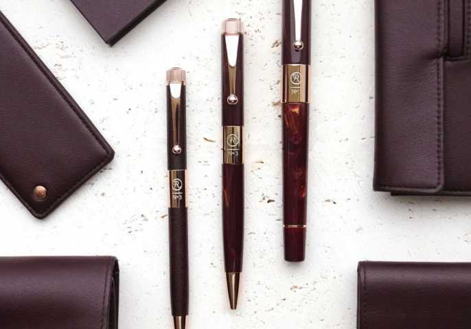 ROMEO No.3 Moment of Dis-covery 鋼珠筆/鋼筆/皮革筆套/ 短夾/ 精裝筆記本／8,000元～28,000元（圖／業者提供）