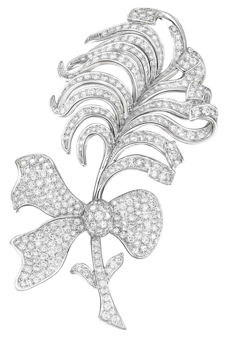 CHANEL「1932 Bijoux de Diamants」系列，PLUME胸針╱鉑金，鑲嵌鑽石，可拆卸式設計，備有3種佩戴方式。（圖╱CHANEL提供）