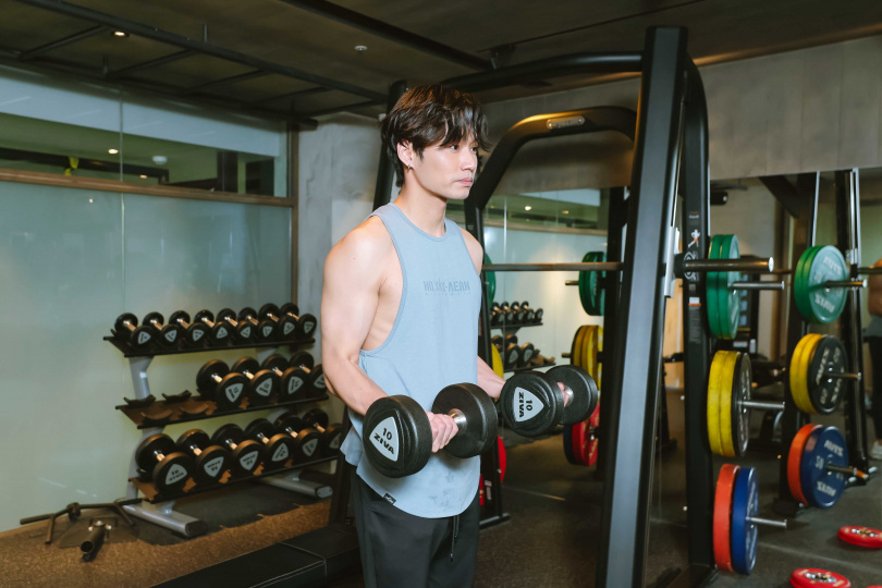 吳秉辰期望有一天能親手替舅舅羅時豐打造一首專屬作品。（圖／楊澍攝）