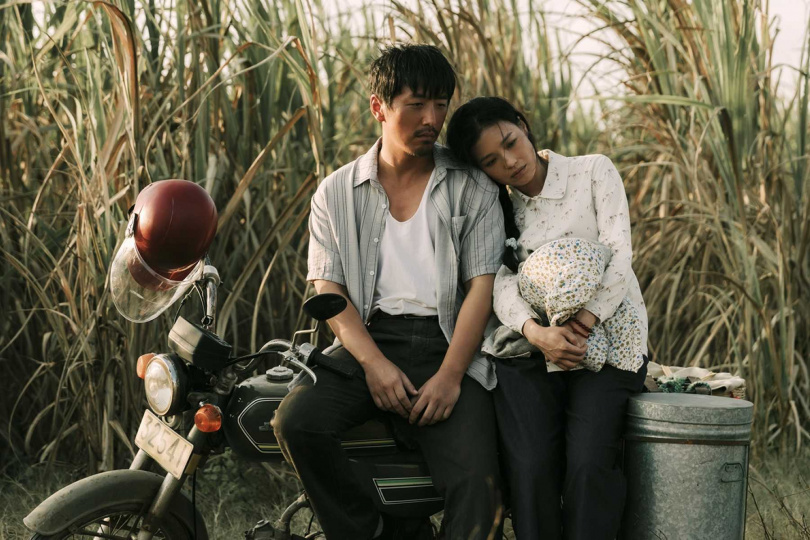 舒淇（右）與白客（左）在片中詮釋嶺南農村中的夫婦。（圖／采昌提供）