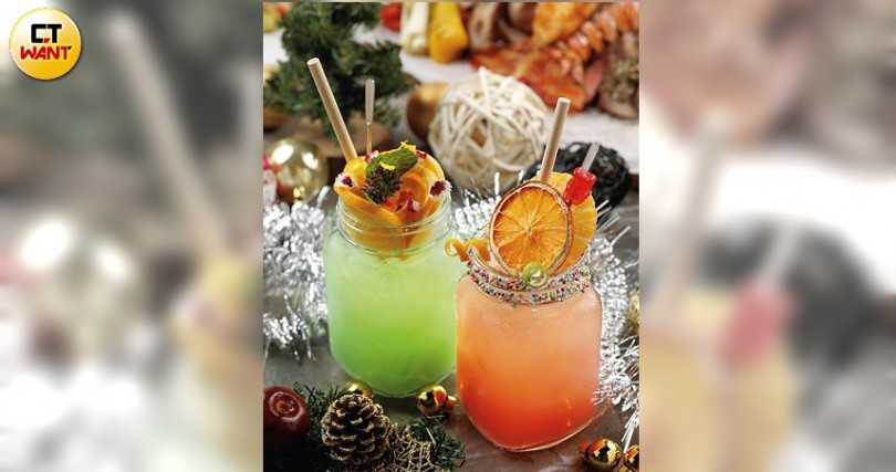聖誕新年特調都是用蘭姆酒為基底，紅色的「Santa passion」與綠色的「Twinkle twinkle」分別是以鳳梨及小黃瓜為主調。（圖／于魯光攝）