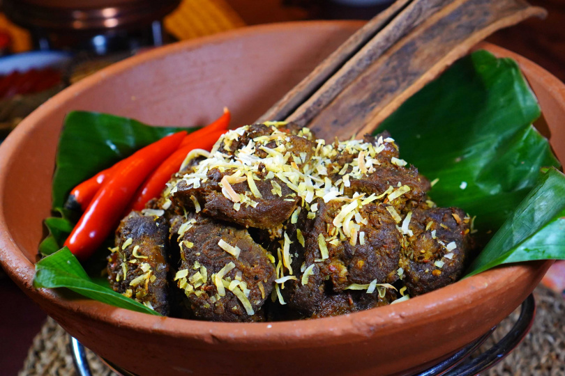 「湛豔饗食‧馬來西亞美食節」中特色菜餚之一「仁當牛肉」。（圖／魏妤靜攝）