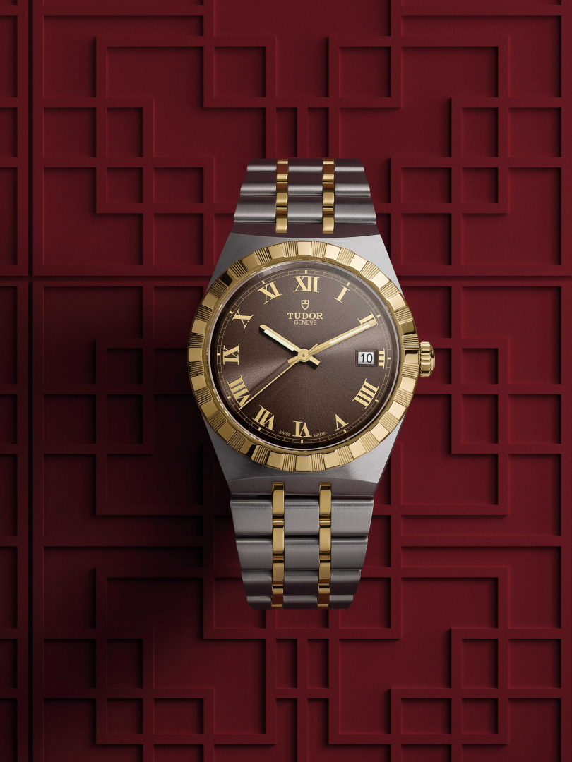 TUDOR ROYAL（帝舵皇家）38mm，巧克力棕色錶面、黃金與鋼錶帶／122,500元（圖／品牌提供）