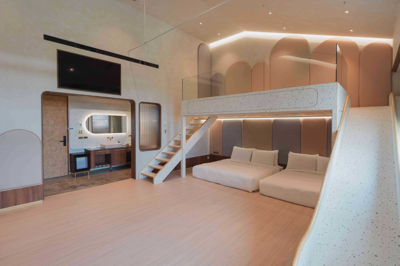 帕鉑候工所提供旅客多種特色房型，包含擁有超大滑梯的「溜滑梯四人房」。（圖／Klook提供）