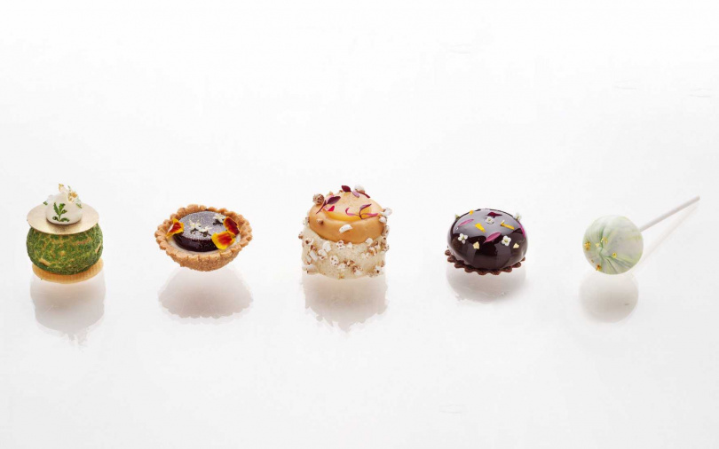 主廚運用鮮甜果韻與花香元素，為五道小巧甜點賦予英倫花園般的優雅儀式感。（圖／品牌提供）