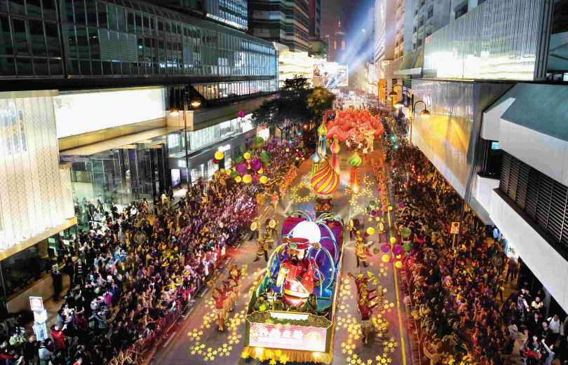 大年初一於香港舉行的新春匯演，旅客可以沿遊行路線免費觀賞。（圖／香港旅遊發展局提供）