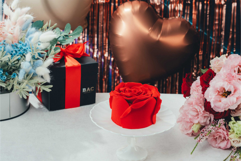 今年BAC更附上愛心造型氣球，獻上氛圍、視覺、味覺一次到位的浪漫情人節提案！(圖/BAC提供)