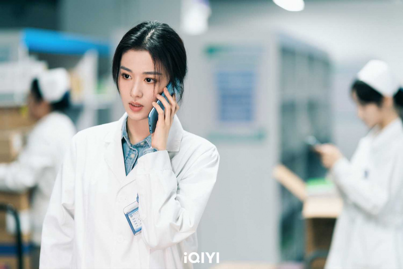 王楚然飾演急診科醫生的「許沁」。（圖／iQIYI愛奇藝提供提供）