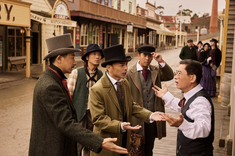 周杰倫的好友們演出〈淘金小鎮〉MV。（圖／杰威爾提供）