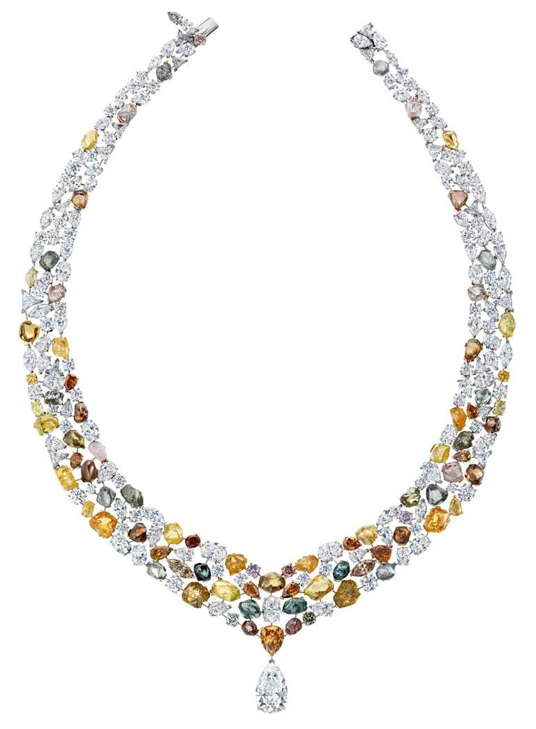 DE BEERS「Soothing Lotus」系列，頂級珠寶鑽石項鍊╱43,000,000元。（圖╱DE BEERS提供）