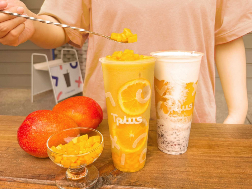 手搖飲品牌「TPLUS茶加」也於即日起至9/30推出以女性最愛的「芒系手搖甜點」為概念設計的兩支新品。