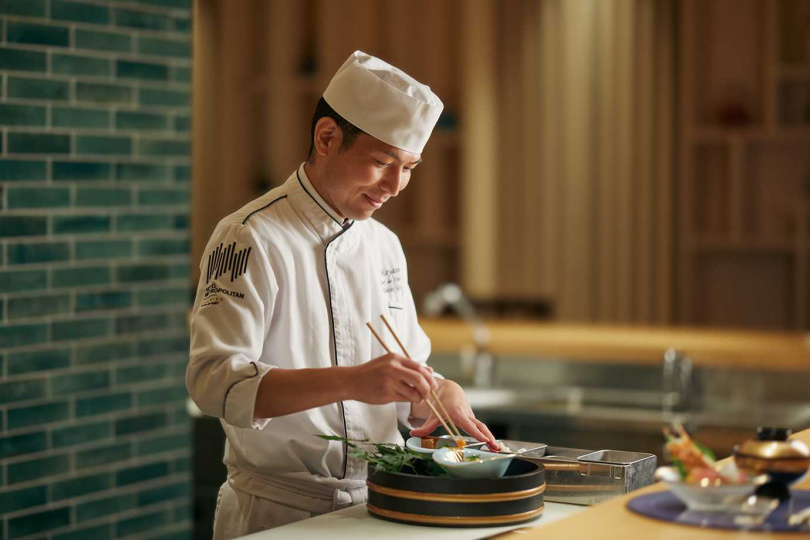 JR東日本大飯店台北B1的HAYASE日本料理餐廳由日籍料理長郡司行雄（Yukio Gunji）執掌，餐廳提供正統的懷石料理。