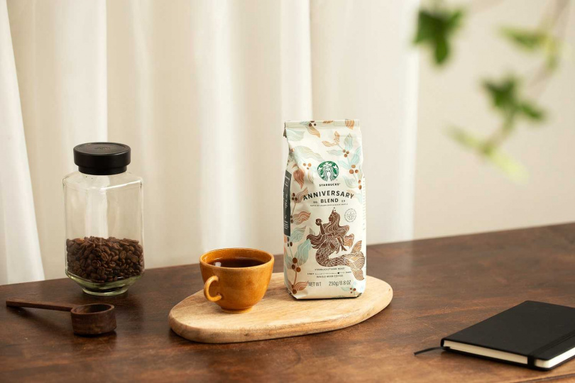 歡慶星巴克成立25週年，推出季節限定款「星巴克®週年紀念綜合咖啡豆」。