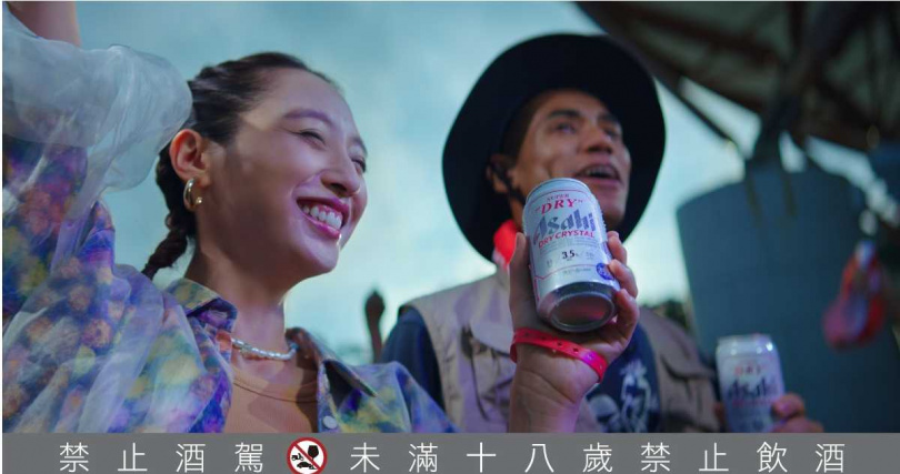 「Asahi Dry Crystal 輕冽啤酒」是因應全球市場邁向輕飲趨勢而誕生，尤其是啤酒主力的年輕世代愈來愈偏好低酒精或無酒精啤酒。（圖／Asahi Super Dry提供）