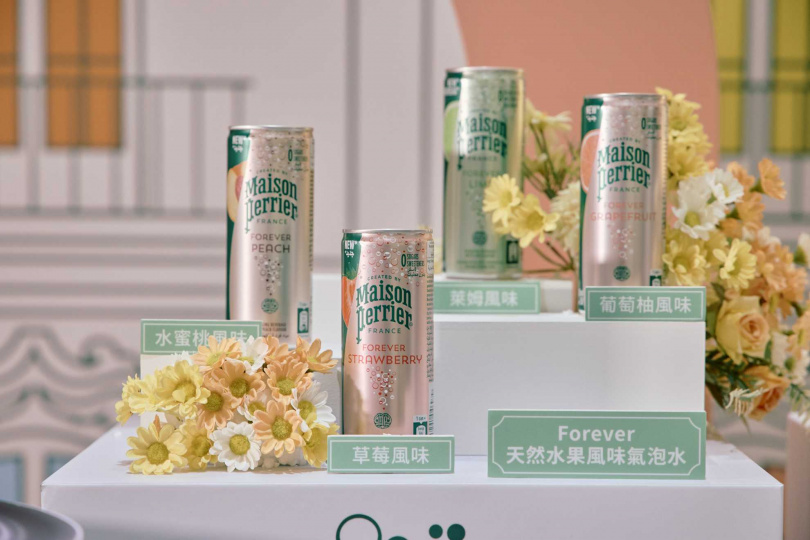 Maison Perrier-Forever天然水果風味氣泡水全系列合照:葡萄柚、草莓、水蜜桃、萊姆。(圖/沛綠雅氣泡飲提供)