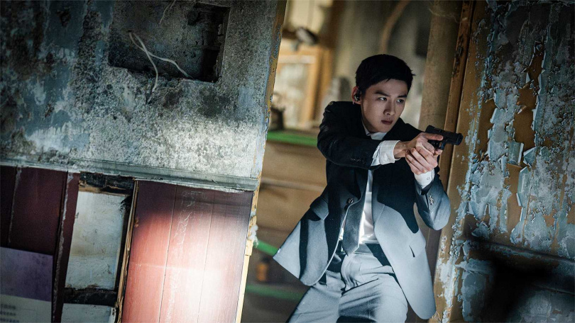 白敬亭的英姿也迷倒陶晶瑩。(圖/中天電視提供)