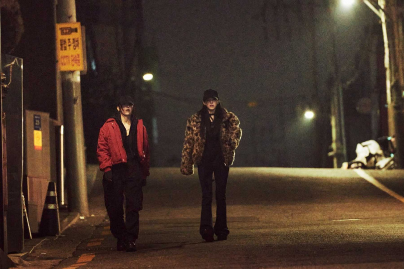 《末路雙嬌》以強烈風格與類型魅力，榮獲倫敦東亞電影節最高榮譽「最佳影片」肯定。（左韓韶禧、右全鐘瑞）（圖／采昌提供）