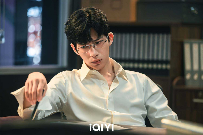 《鋼鐵森林》井柏然飾演江寒聲。（圖／iQIYI愛奇藝國際版）