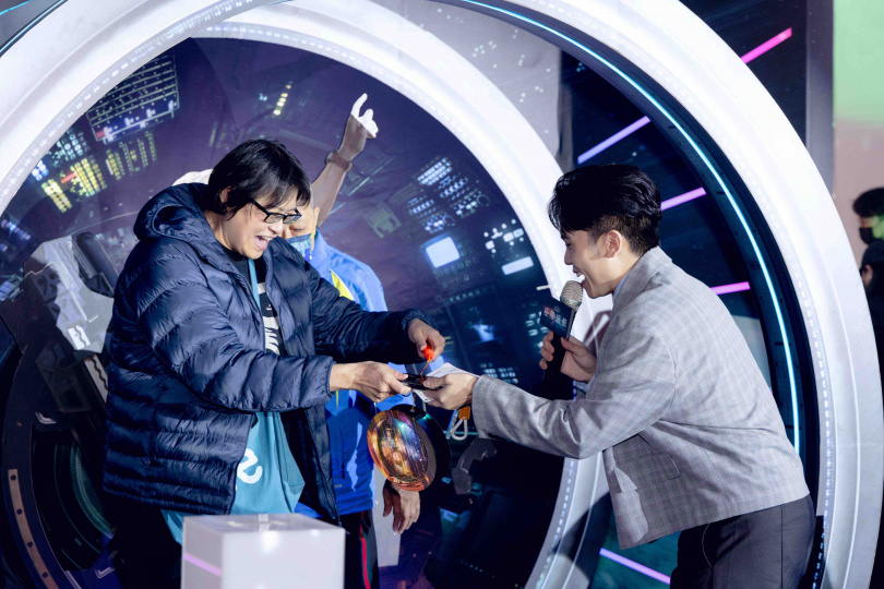 活動現場民眾獲得限量太空艙小燈籠。(圖/索尼影業提供)