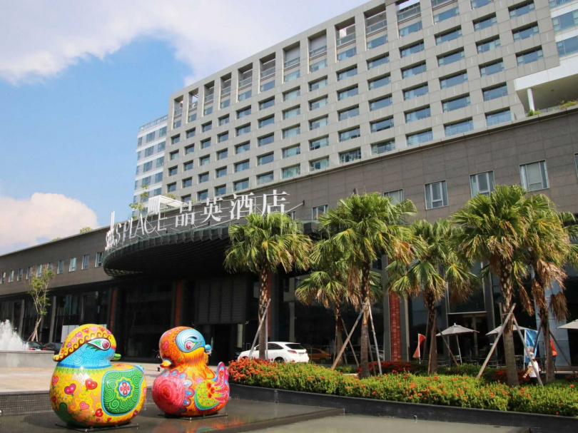 兩人入住台南晶英酒店的海東客房，就能免費嚐到老饕最愛的牛肉麵。
